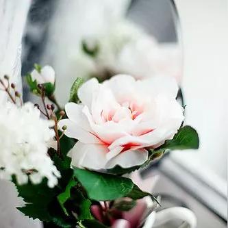 (面对逆境承受压力的能力)在逆境中重生：坚定信念，迎接挑战，化压力为动力的励志句子