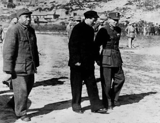 新中国建立:毛泽东、周恩来和朱德三位英雄的不朽传奇