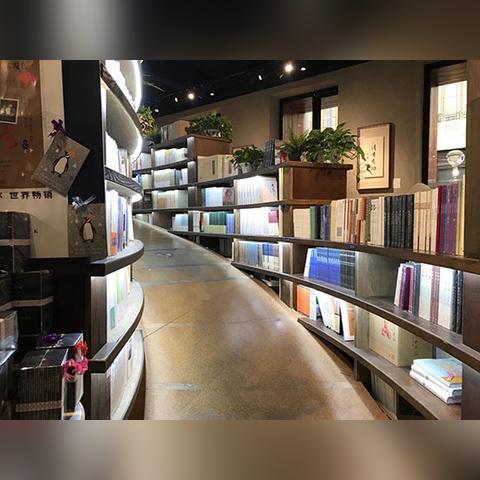 (深夜的诗意)深夜的寓意：卟晚中的象征性意义