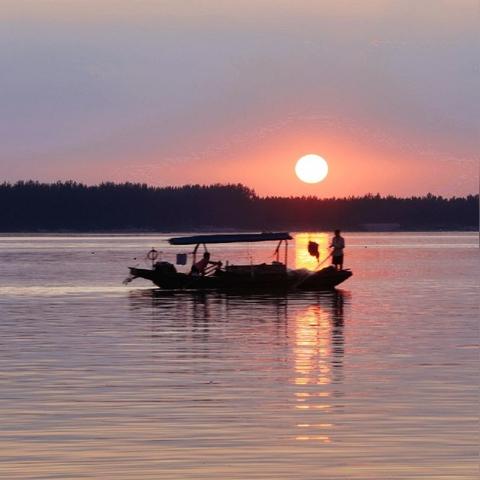 (深夜的诗意)深夜的寓意：卟晚中的象征性意义