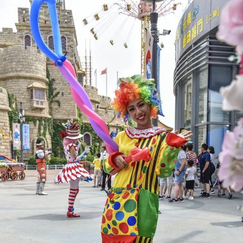 (探索奇妙世界下载)探索奇妙世界：英雄国际服带您进入奇幻世界的冒险之旅